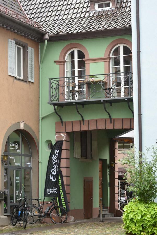 Ferienwohnung Im Historischen Stadttor Staufen im Breisgau Exteriör bild